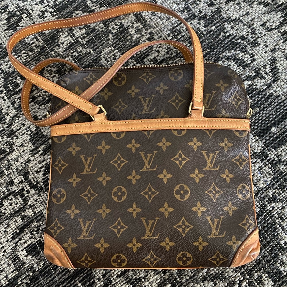 Louis Vuitton Sac Coussin GM -Authentic
